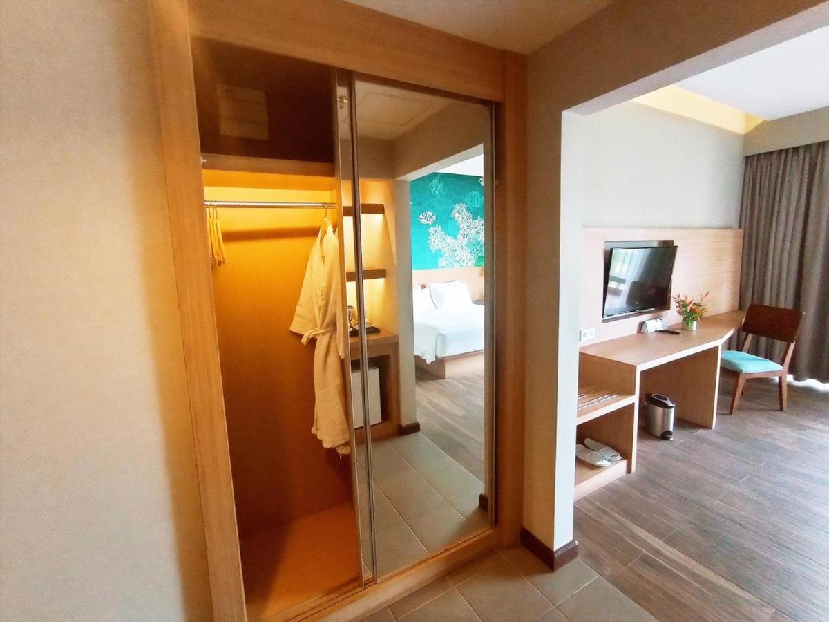 Manado Tateli Resort And Convention Exterior foto