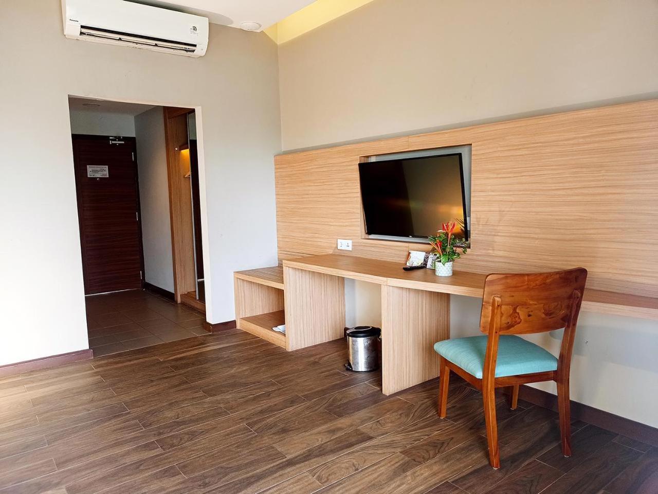 Manado Tateli Resort And Convention Exterior foto